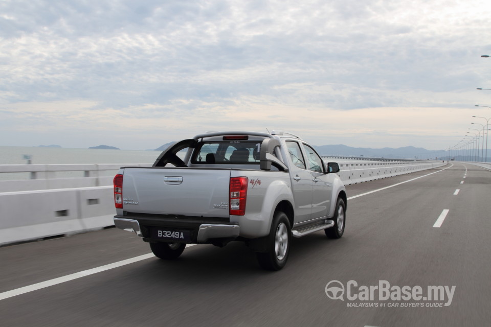 Isuzu D-MAX RT (2013) Exterior