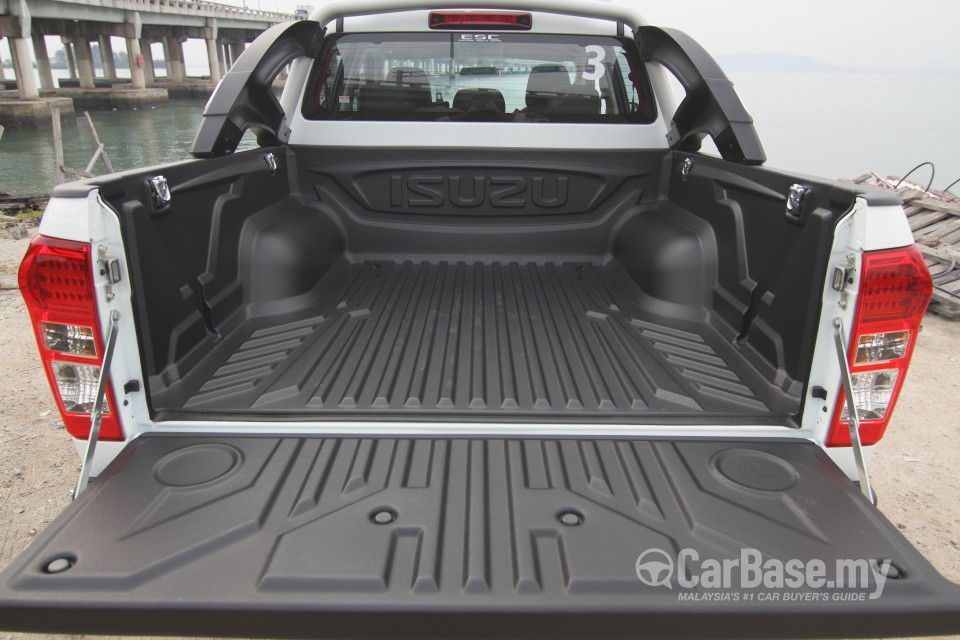 Isuzu D-MAX RT (2013) Exterior