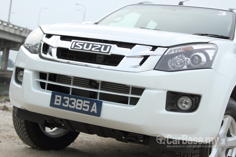 Isuzu D-MAX RT (2013) Exterior