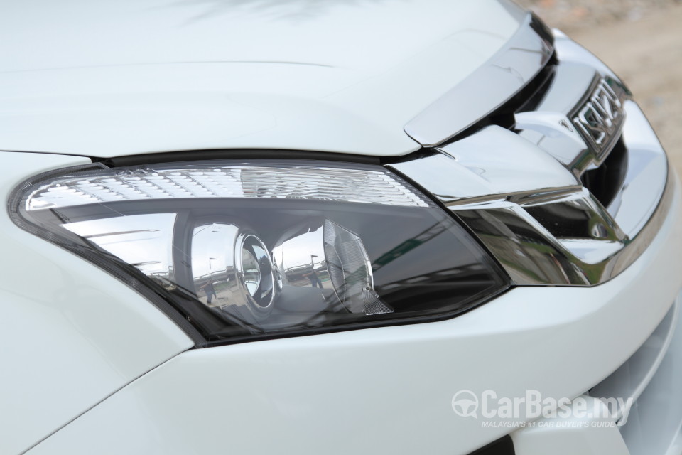 Isuzu D-MAX RT (2013) Exterior