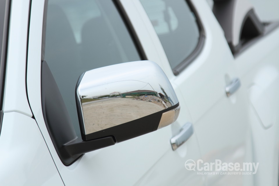 Isuzu D-MAX RT (2013) Exterior
