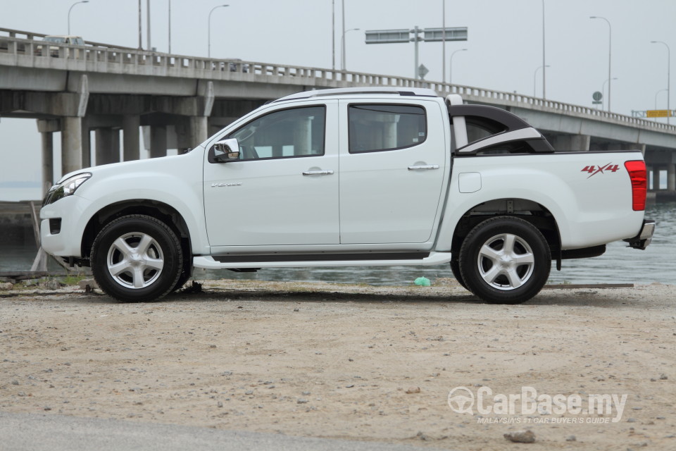 Isuzu D-MAX RT (2013) Exterior