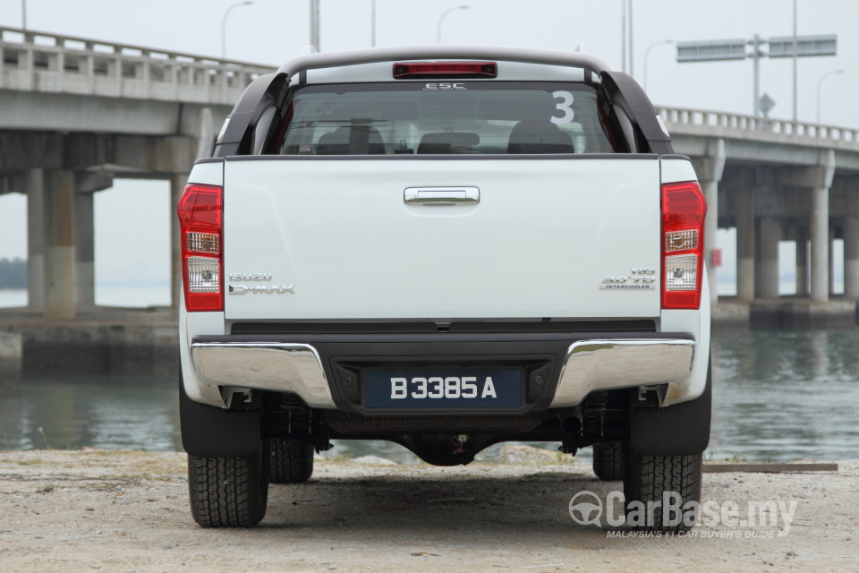Isuzu D-MAX RT (2013) Exterior