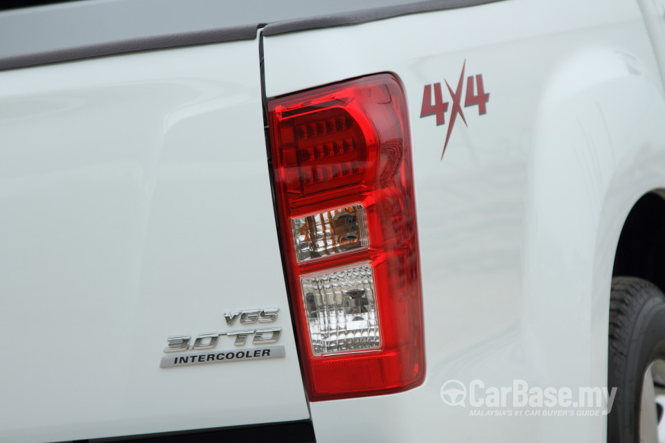 Isuzu D-MAX RT (2013) Exterior