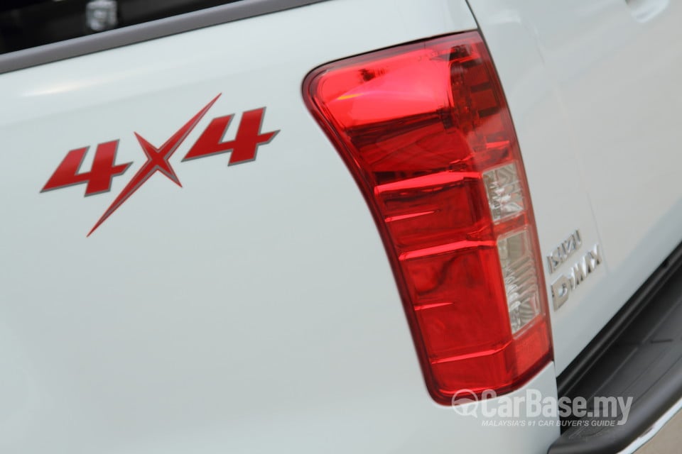 Isuzu D-MAX RT (2013) Exterior