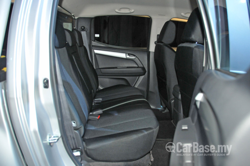 Isuzu D-MAX RT (2013) Interior