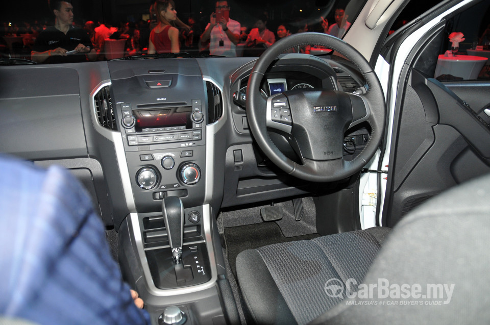 Isuzu D-MAX RT (2013) Interior