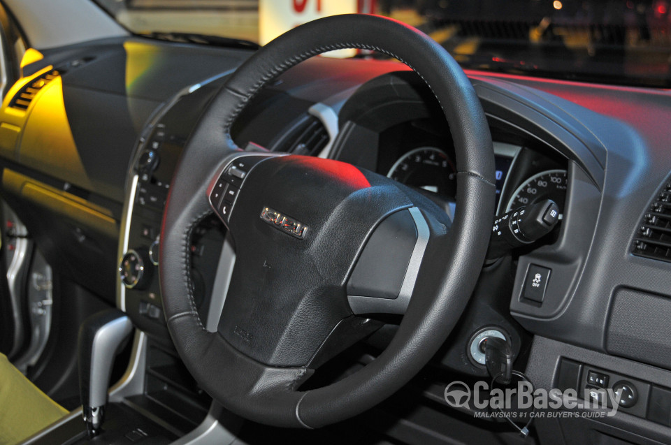 Isuzu D-MAX RT (2013) Interior