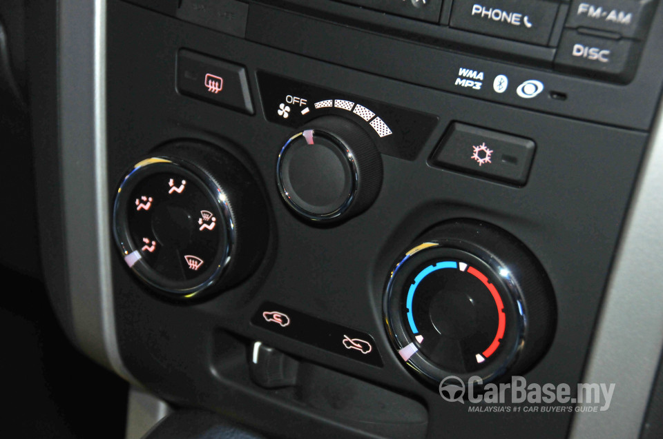 Isuzu D-MAX RT (2013) Interior