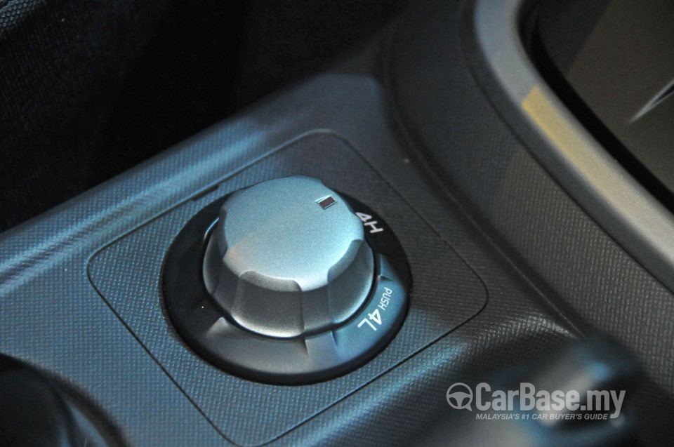 Isuzu D-MAX RT (2013) Interior