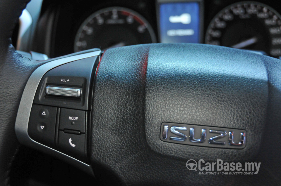 Isuzu D-MAX RT (2013) Interior