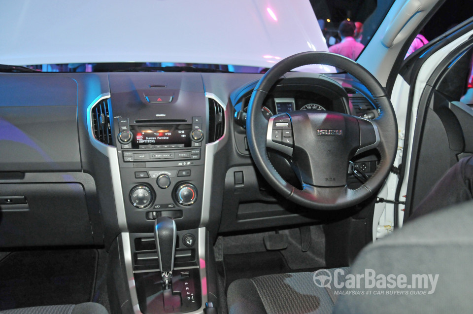 Isuzu D-MAX RT (2013) Interior