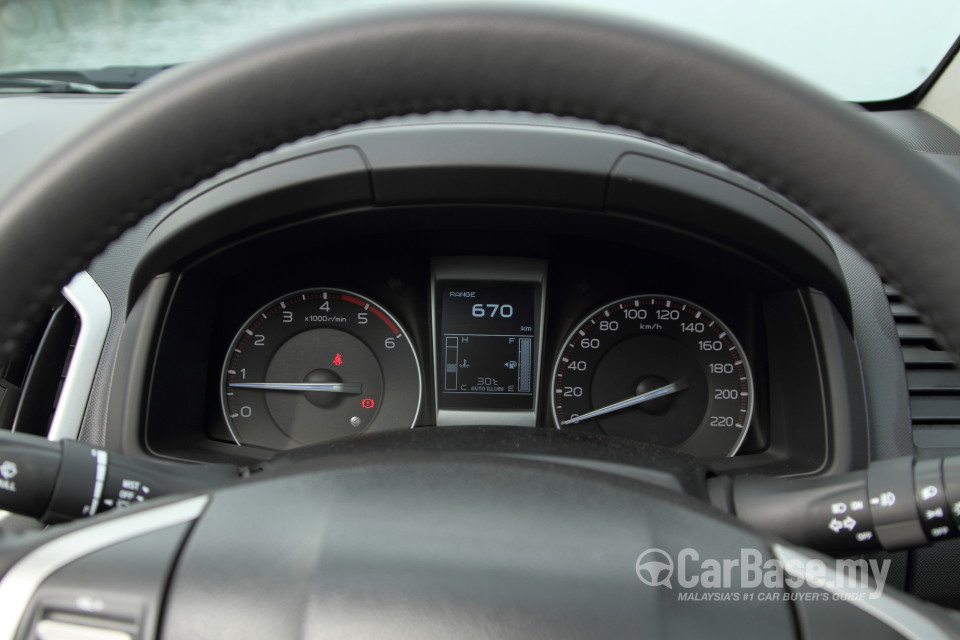 Isuzu D-MAX RT (2013) Interior