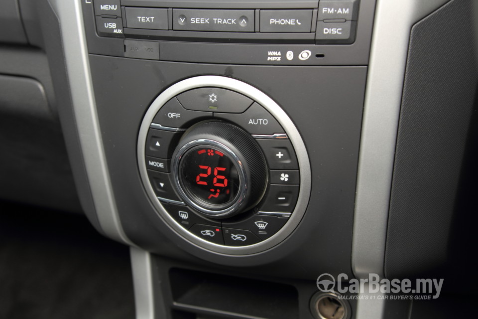 Isuzu D-MAX RT (2013) Interior