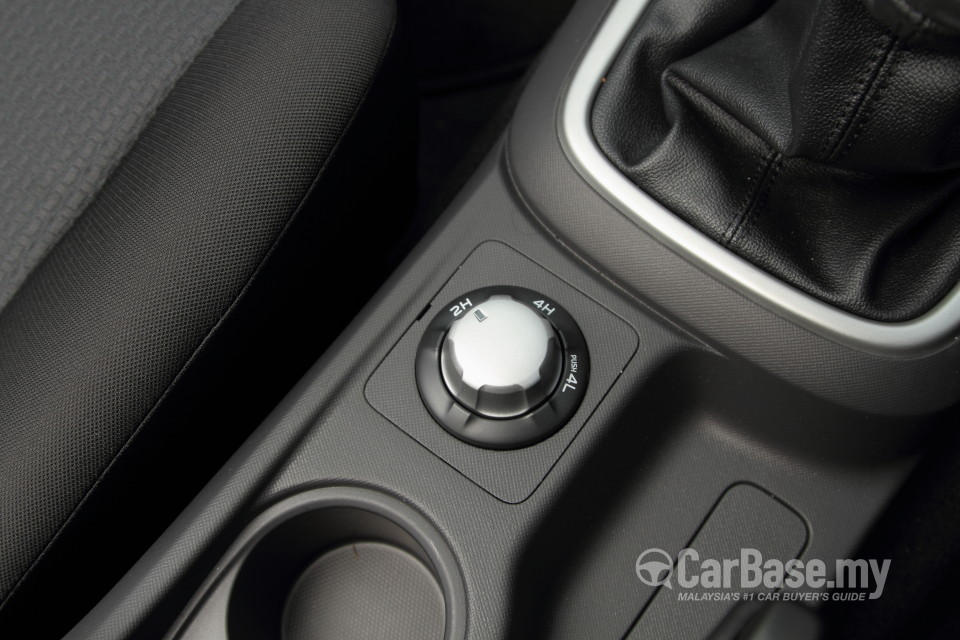 Isuzu D-MAX RT (2013) Interior