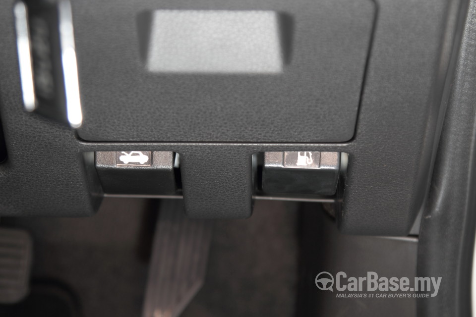 Isuzu D-MAX RT (2013) Interior