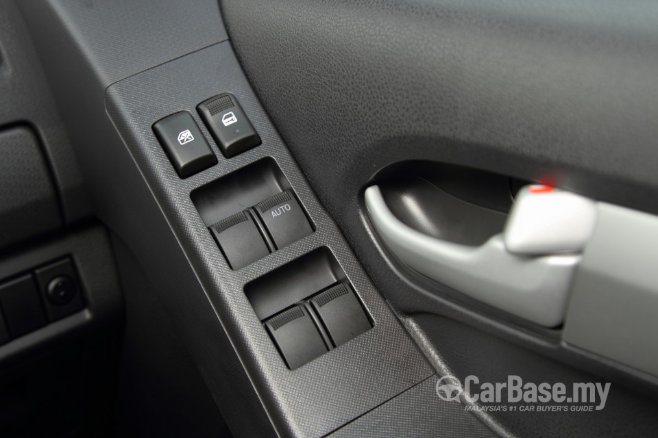 Isuzu D-MAX RT (2013) Interior