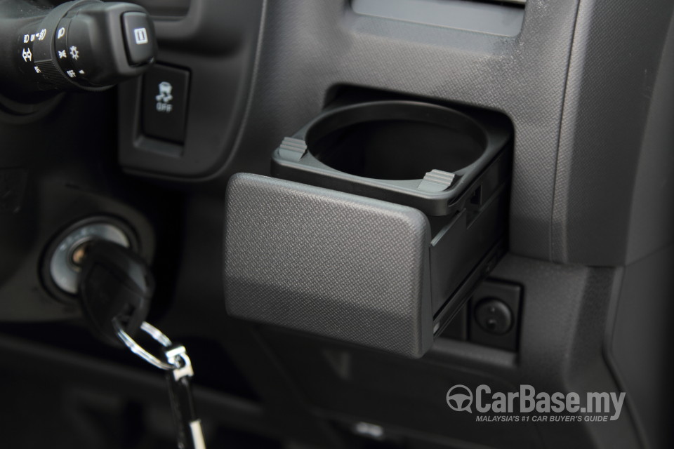 Isuzu D-MAX RT (2013) Interior