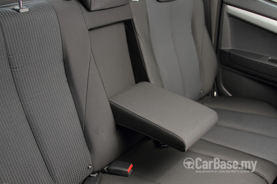 Isuzu D-MAX RT (2013) Interior