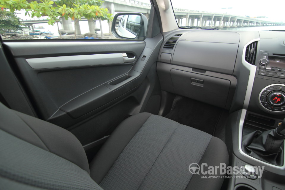 Isuzu D-MAX RT (2013) Interior