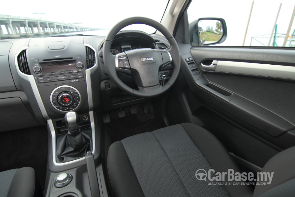 Isuzu D-MAX RT (2013) Interior