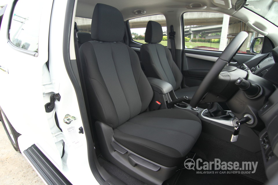 Isuzu D-MAX RT (2013) Interior