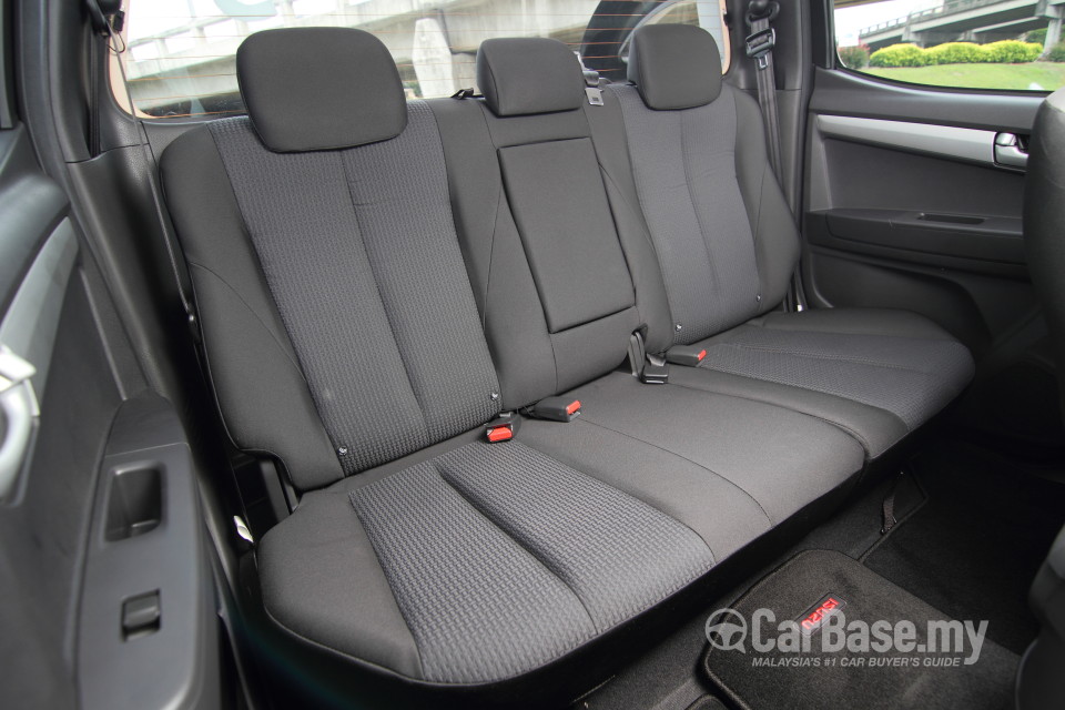 Isuzu D-MAX RT (2013) Interior