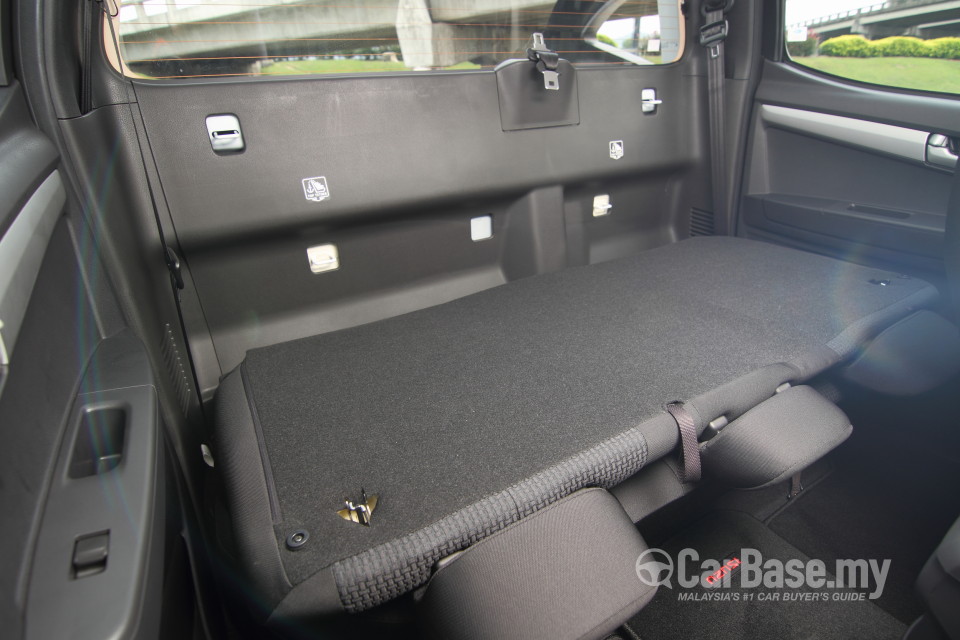 Isuzu D-MAX RT (2013) Interior
