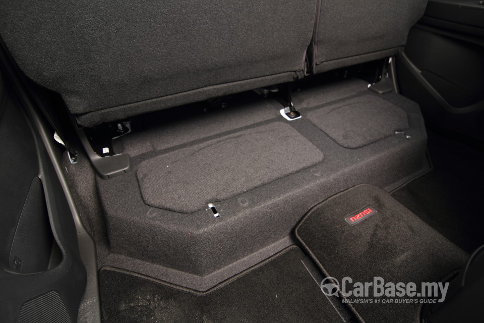 Isuzu D-MAX RT (2013) Interior