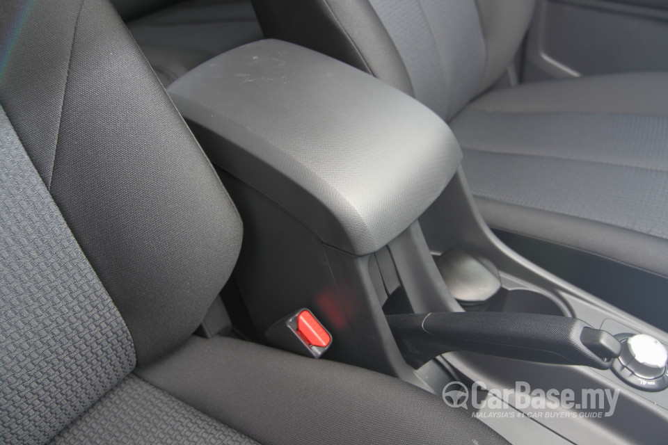 Isuzu D-MAX RT (2013) Interior
