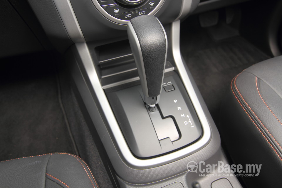 Isuzu D-MAX RT (2013) Interior