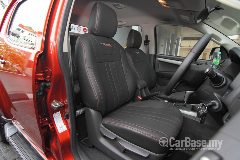 Isuzu D-MAX RT (2013) Interior