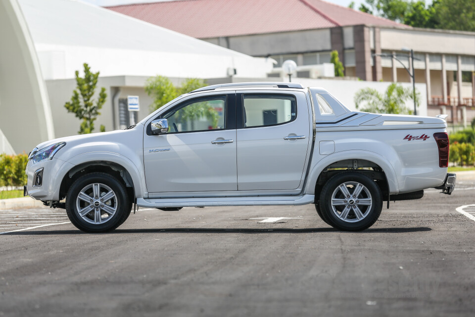 Toyota C-HR Mk1 (2018) Exterior