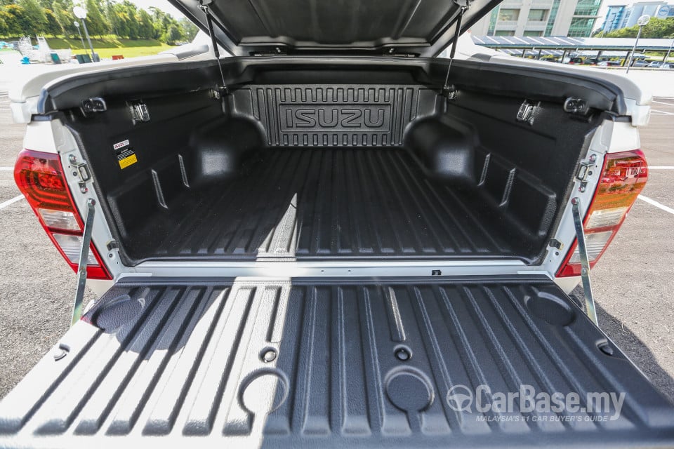 Isuzu D-MAX RT Facelift (2016) Exterior