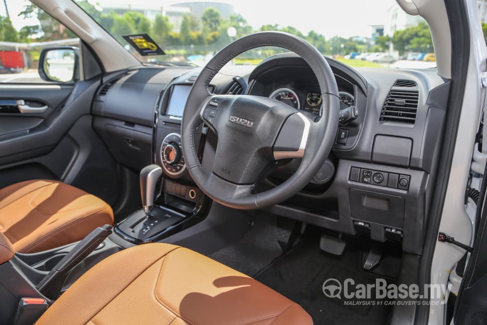 Isuzu D-MAX RT Facelift (2016) Interior