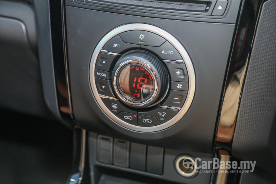 Isuzu D-MAX RT Facelift (2016) Interior