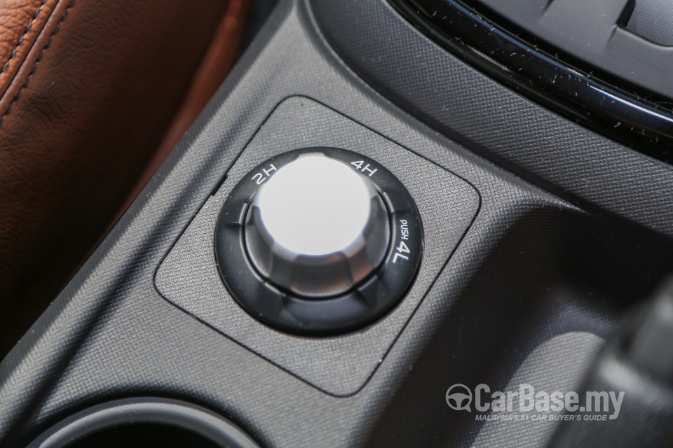 Isuzu D-MAX RT Facelift (2016) Interior