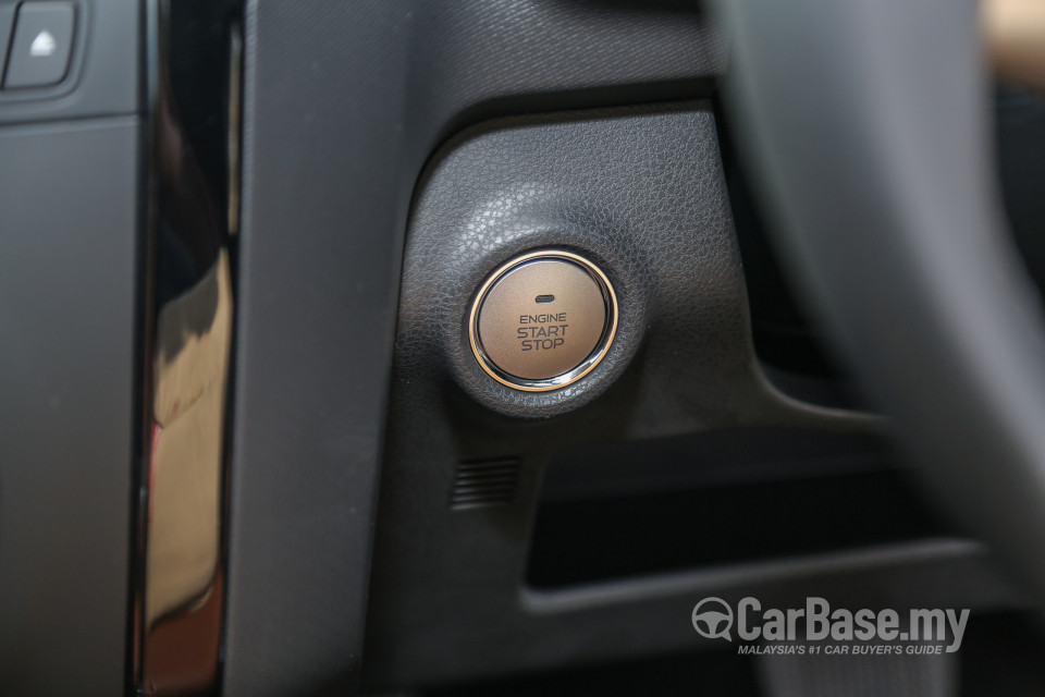 Isuzu D-MAX RT Facelift (2016) Interior