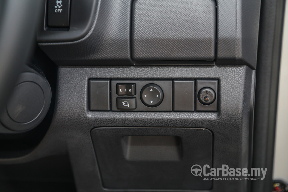 Isuzu D-MAX RT Facelift (2016) Interior
