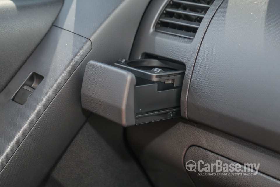 Isuzu D-MAX RT Facelift (2016) Interior