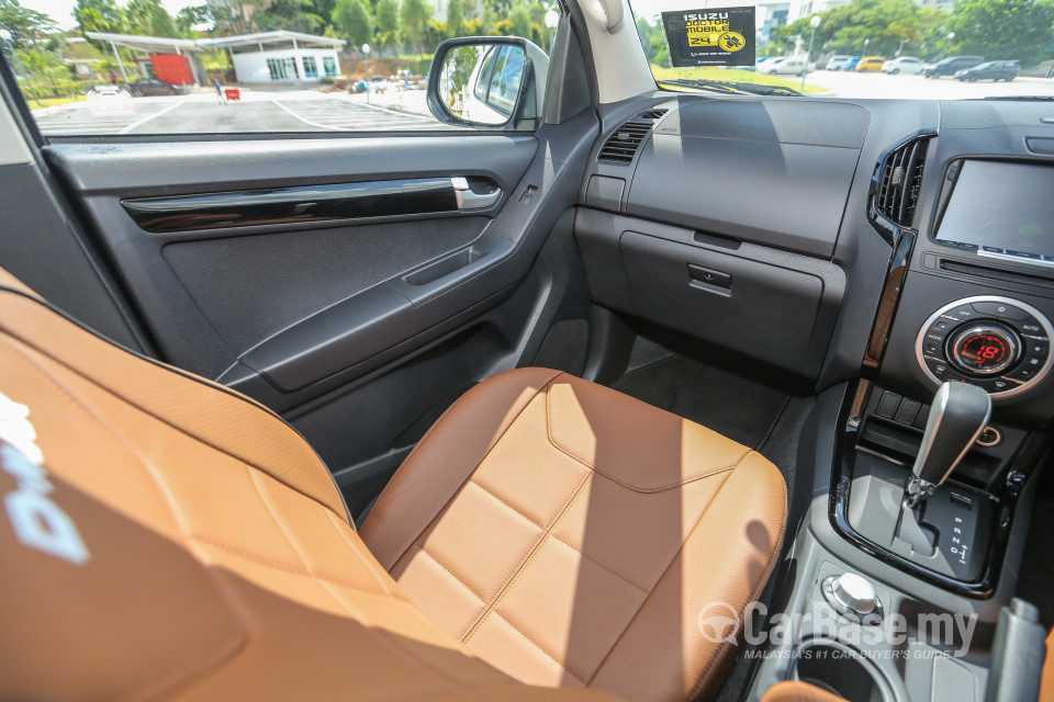 Isuzu D-MAX RT Facelift (2016) Interior