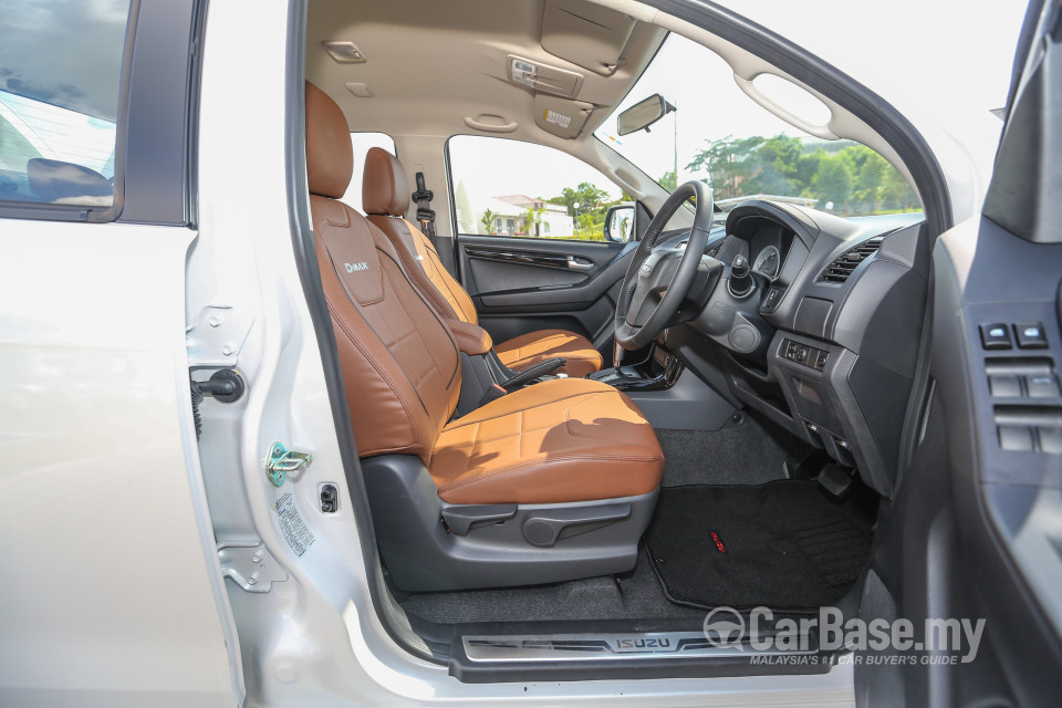 Isuzu D-MAX RT Facelift (2016) Interior