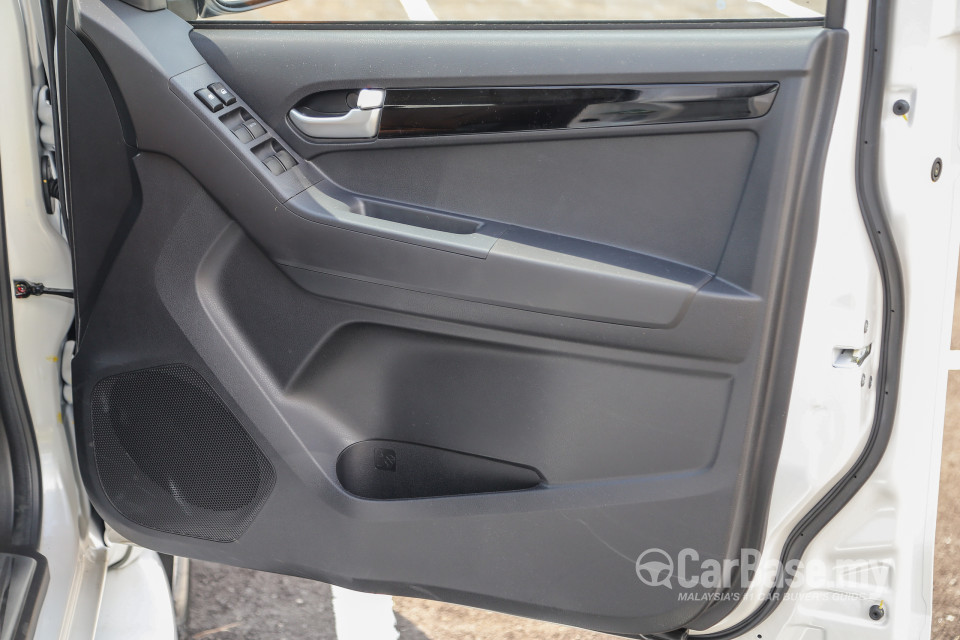 Isuzu D-MAX RT Facelift (2016) Interior