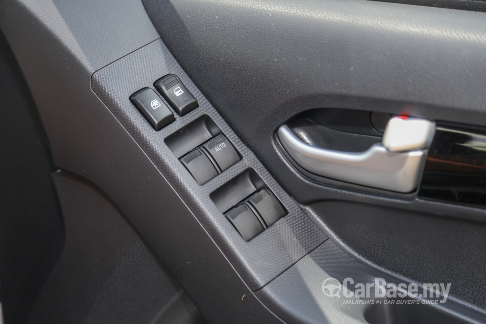 Isuzu D-MAX RT Facelift (2016) Interior