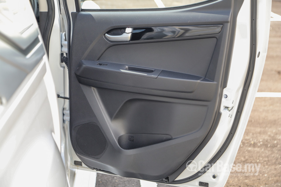 Isuzu D-MAX RT Facelift (2016) Interior
