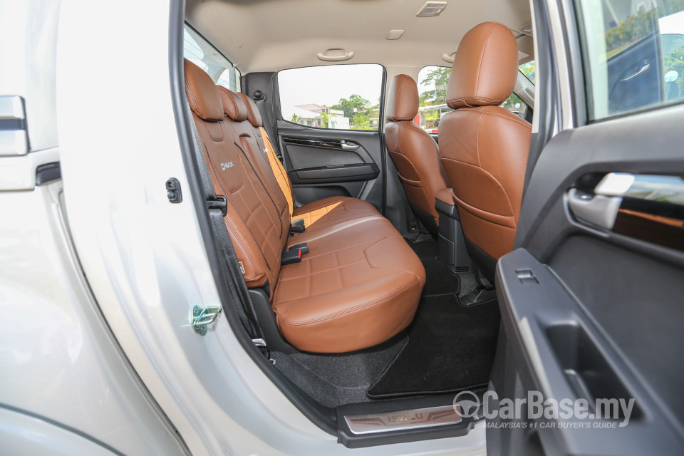 Isuzu D-MAX RT Facelift (2016) Interior