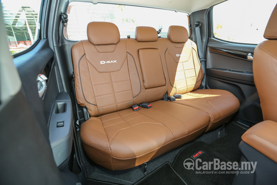Isuzu D-MAX RT Facelift (2016) Interior