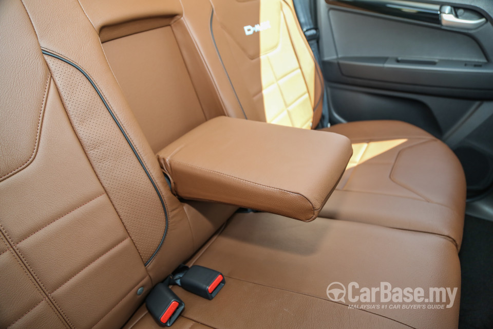 Isuzu D-MAX RT Facelift (2016) Interior