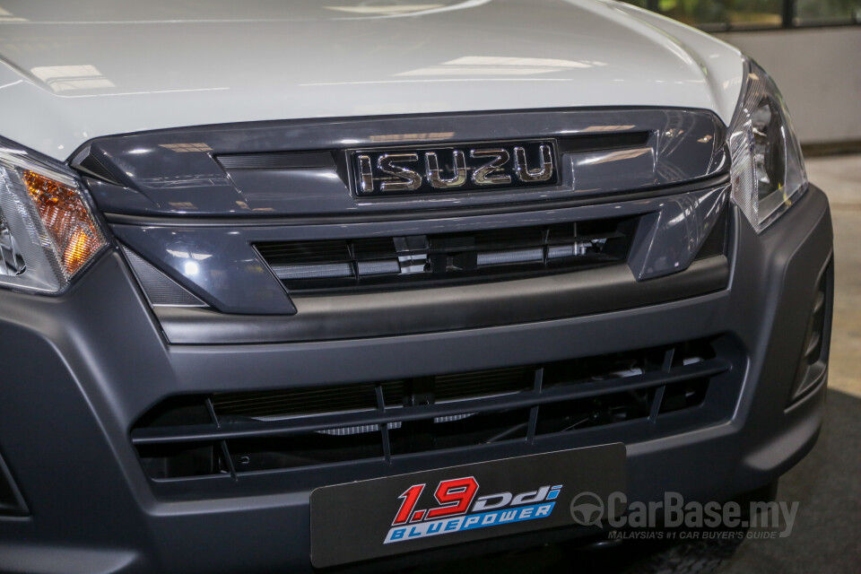 Perodua Aruz D38L (2019) Exterior