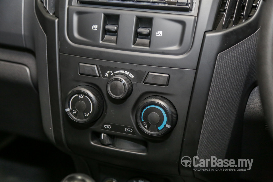 Isuzu D-MAX RT Facelift 2 (2019) Interior